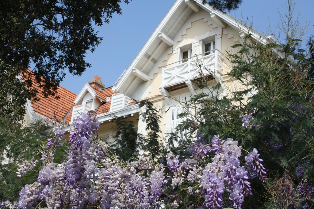 Hôtel Villa La Chêneraie Saint-Raphaël Extérieur photo