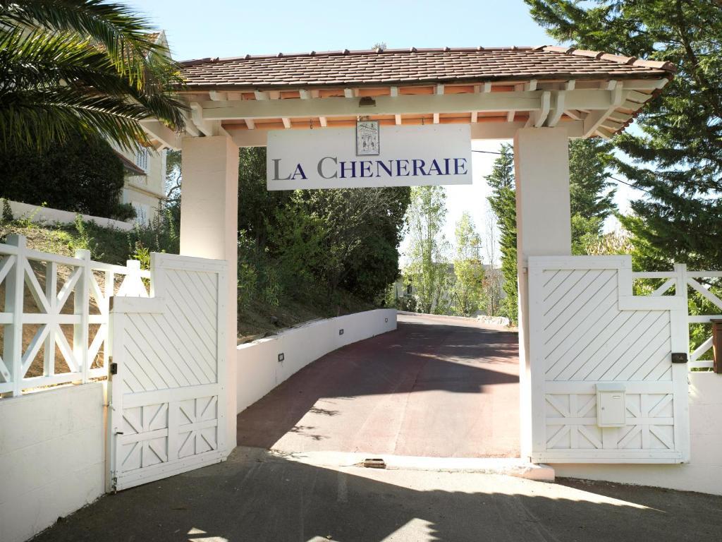 Hôtel Villa La Chêneraie Saint-Raphaël Extérieur photo